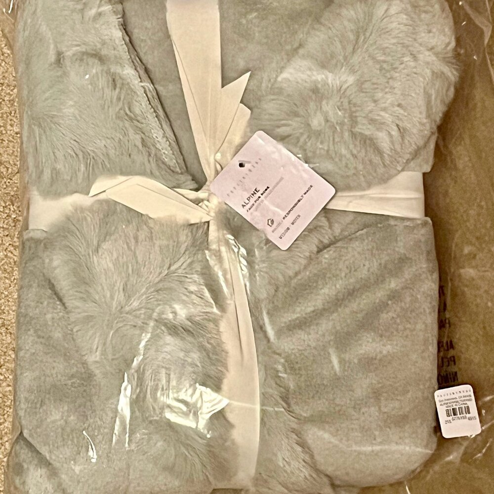 NEW POTTERY BARN ALPINE FAUX FUR ROBE MEDIUM LIGHT GRAY
